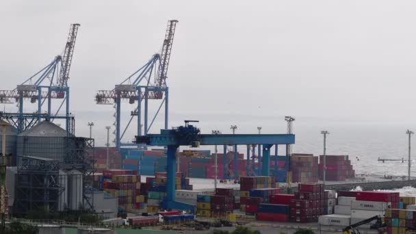 Time lapse 4K video del porto di carico e del terminale di spedizione container — Video Stock