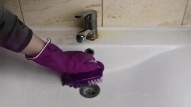 Ev temizliği lavabo yıkama leğeni zaman aşımına uğradı