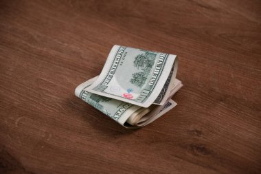 Nakit para yığını Amerikan dolarları ikiye katlandı.