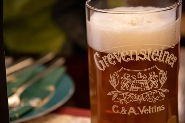 Beer glass with emblem of beer house. Berlin restaurant — Stock Photo, Image