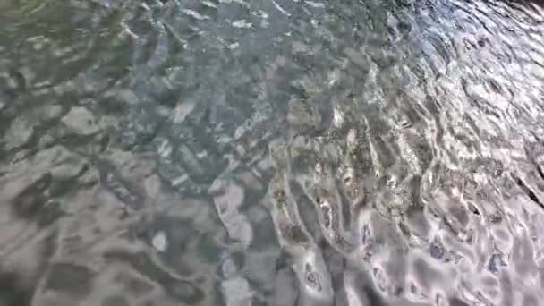 Yavaş hareket eden su dalgaları dokusu — Stok video