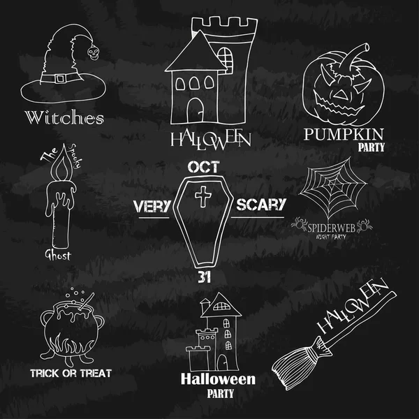 Vintage Typografie Halloween Vektor Abzeichen Logos oder Beschriftungen Kürbis Geisterschädel Knochen Fledermausnetz und Hexenhut. Handgezeichnete Logos auf der schwarzen Kreidetafel — Stockvektor