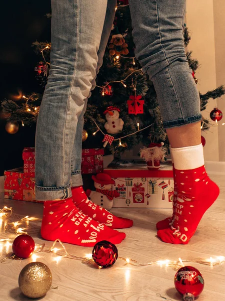 La familia celebra la Navidad. —  Fotos de Stock