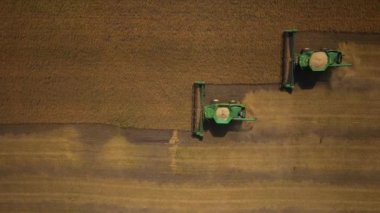 Biçerdöver üzerinde hava uçuş