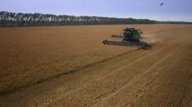 Biçerdöver üzerinde hava uçuş