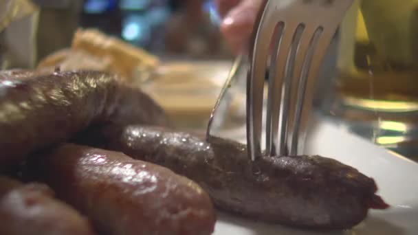 Cut off Bavarian sausages close up — Stock Video