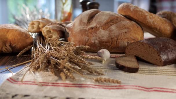 Various kinds of bread — Stock Video