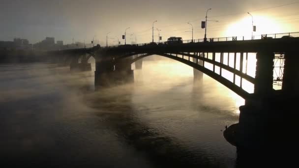 Puente sobre el río Ob — Vídeo de stock