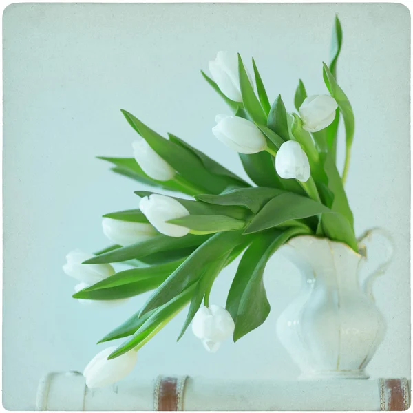 Shabby Chic Hintergrund mit Tulpen — Stockfoto