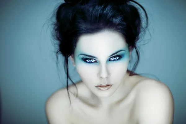 Vacker kvinna med perfekt make up — Stockfoto