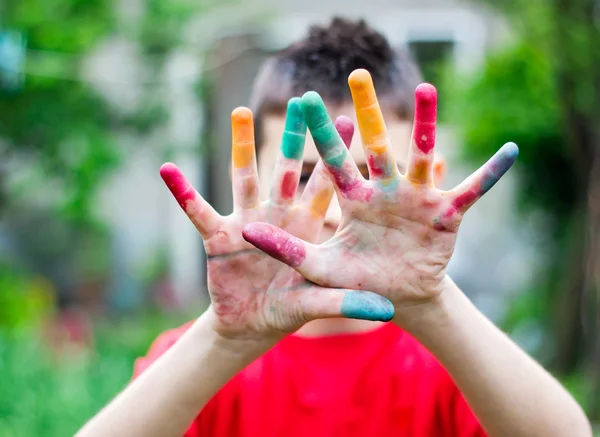 Farbige Kinderhände — Stockfoto