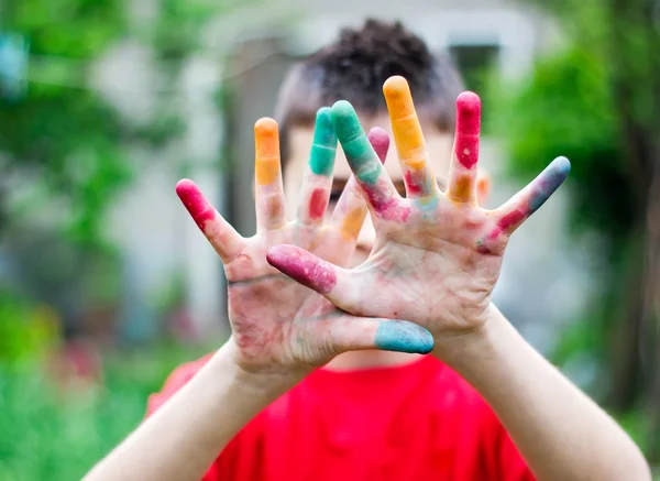 Les mains de l'enfant coloré Image En Vente