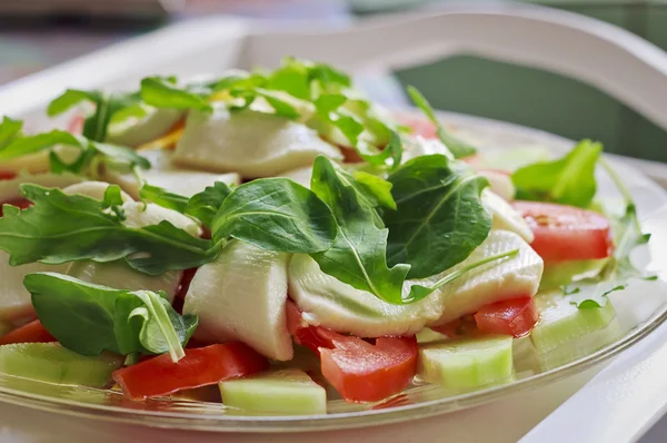 Вкусный и свежий салат — стоковое фото