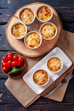 Çoban turtası. Tipik Brezilya yemekleri. Patates ve etten yapılmış. Üst görünüm