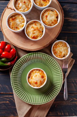 Çoban turtası. Tipik Brezilya yemekleri. Patates ve etten yapılmış. Üst görünüm