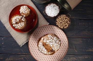 Lezzetli ev yapımı mayalı panettone. Üst görünüm