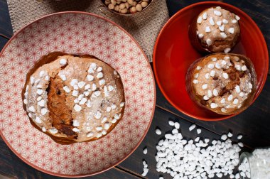 Lezzetli ev yapımı mayalı panettone. Üst görünüm