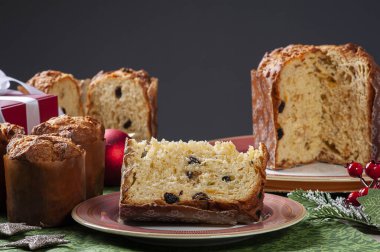 Doğal fermantasyon sanatsal panettone, çikolata ve kestane ile. Noel tatlısı