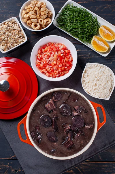 Prato Típico Brasileiro Chamado Feijoada Feito Com Feijão Preto Porco — Fotografia de Stock