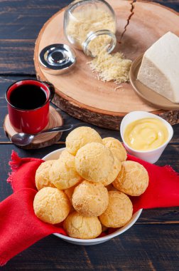 Lezzetli Brezilya peynirli ekmek. Latin Amerika 'da Chipa, Pan de Bono ve Pan de Yuca olarak da bilinir..
