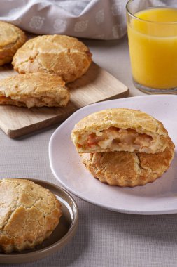 Empada de Palmito adlı tipik Brezilya mutfağı aperatifi.