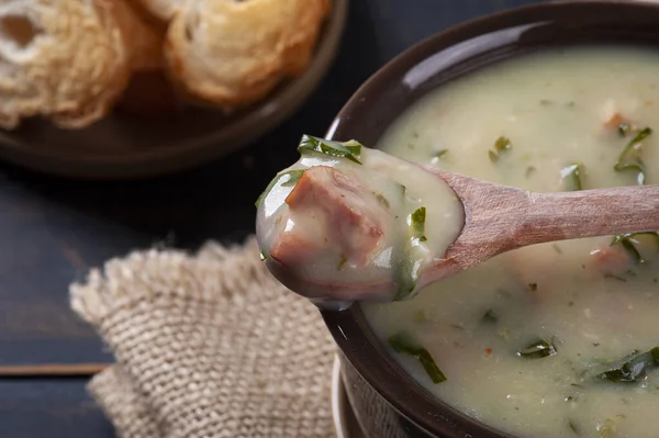 Prato Delicioso Cozinha Portuguesa Chamado Caldo Verde Feito Com Batatas — Fotografia de Stock