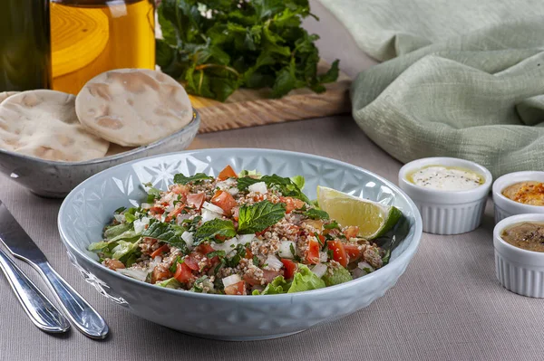 Tablett Uppfriskande Libanesisk Sallad — Stockfoto