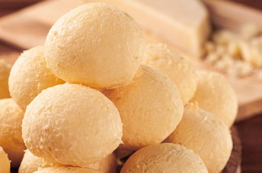 Lezzetli Brezilya peynirli ekmek. Latin Amerika 'da Chipa, Pan de Bono ve Pan de Yuca olarak da bilinir..