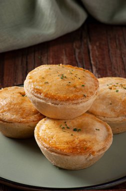 Empada de Camarao adlı tipik Brezilya mutfağı aperatifi.. 