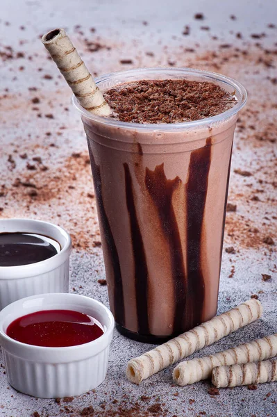 Délicieux Milk Shake Chocolat Dans Une Tasse Plastique Espace Copie — Photo