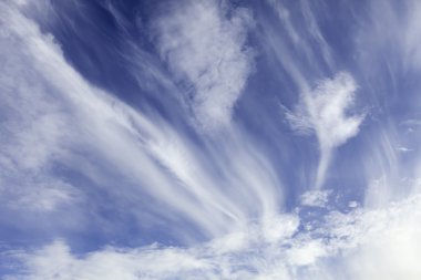 Bulutlu mavi gökyüzü