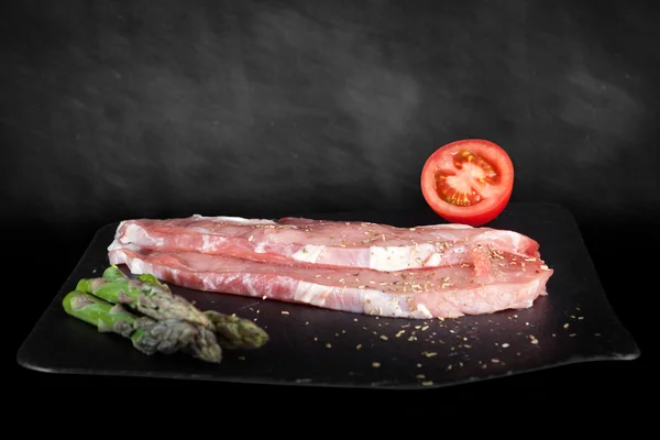 Raw pork meat ready for cooking with vegetables — Stock Photo, Image