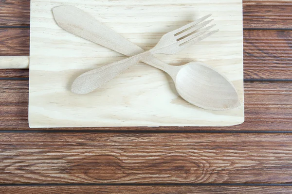 一套木勺子和叉子木制的桌子上 — 图库照片