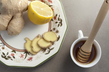 Zencefil limon ve bal şurubu