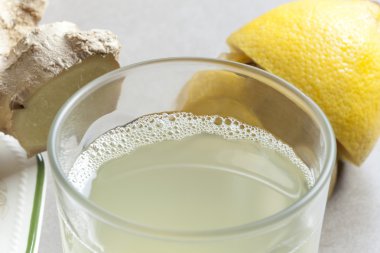 Zencefil limon ve bal şurubu