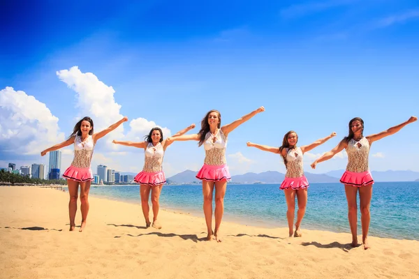 Cheerleaders na plaży — Zdjęcie stockowe