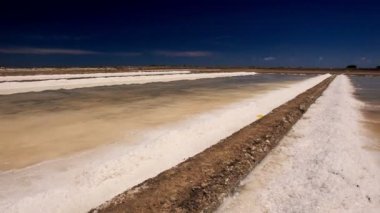 satırları beyaz tuz 