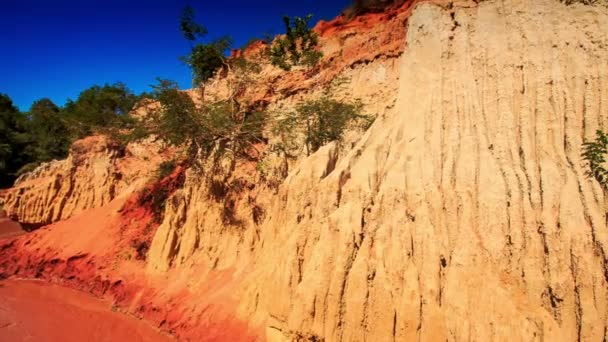 Falaise pierreuse rouge 