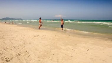 Çocuklar okyanusa çalıştırmak 