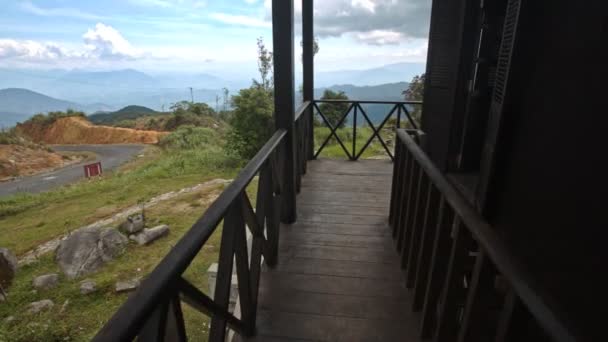 Caméra se déplace le long du balcon — Video