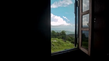 ülkenin peyzaj açık pencereden