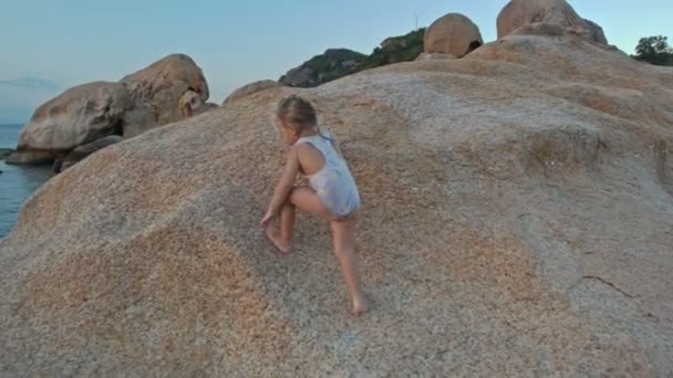 Little girl in swimsuit — Stock Video