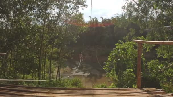 Zipline atrakcja budowlanych — Wideo stockowe