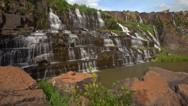 Waterval trapsgewijs Panagarh in Vietnam — Stockvideo