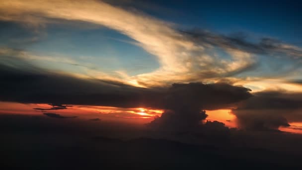 Hermoso cielo al atardecer — Vídeo de stock