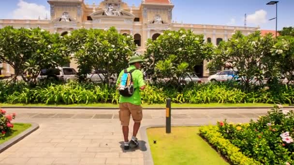 Senior toerist in Vietnam — Stockvideo