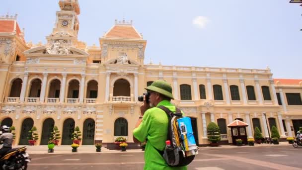 Turista senior en Vietnam — Vídeo de stock