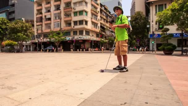 Turista sênior no Vietnã — Vídeo de Stock