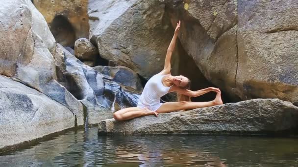 Girl Practicing Yoga near waterfall — Stock Video