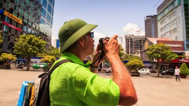 Senior turista in Vietnam — Video Stock